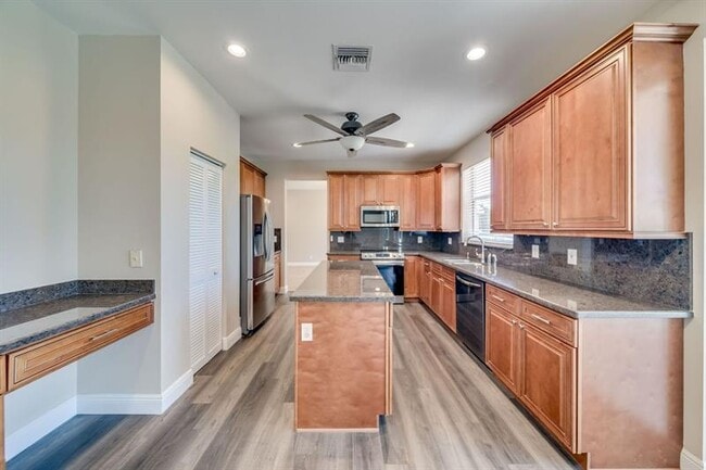 Building Photo - 558 Stonemont Dr