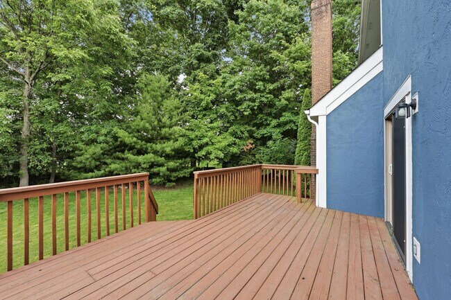 Building Photo - 7666 Windwood Dr