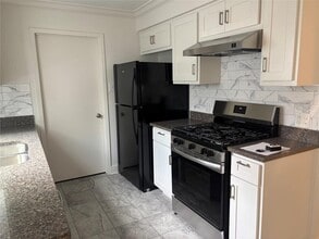 Building Photo - 6801 Star Dr