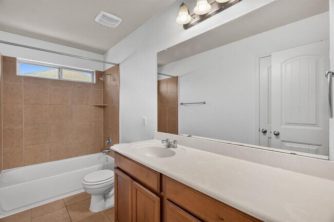 Building Photo - 2627 Garlic Creek Dr
