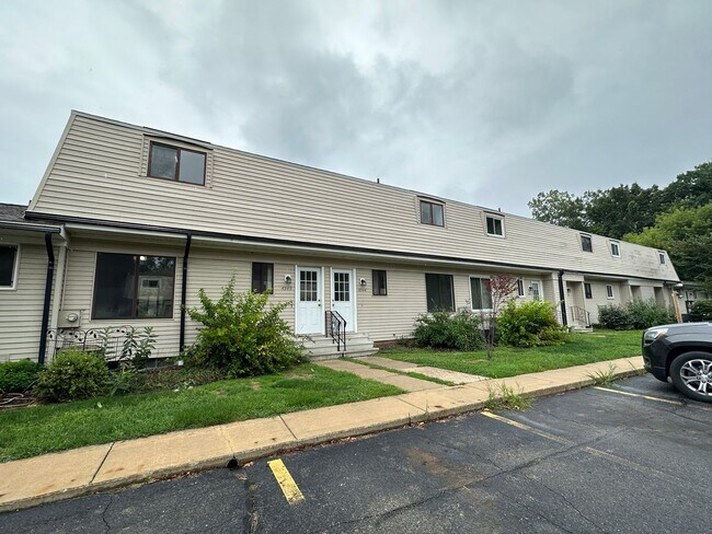 Building Photo - Westbrook Townhouses-2 BR, 1.5 Bath
