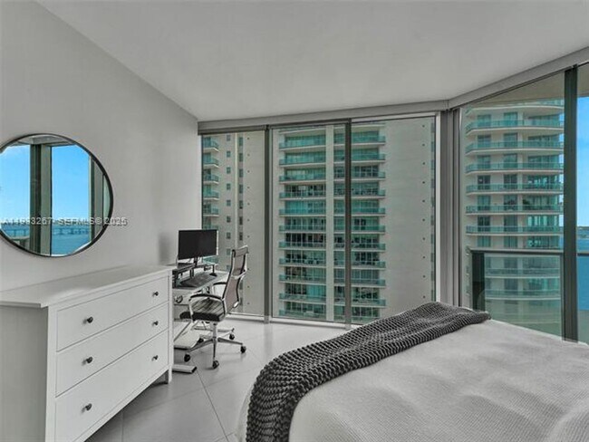 Building Photo - 1300 Brickell Bay Dr