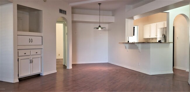 Building Photo - 10301 N 70th St