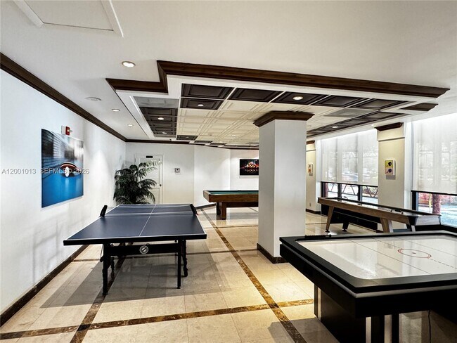 Building Photo - 18151 NE 31st Ct