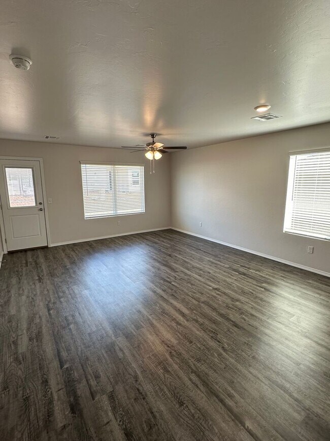 Building Photo - 11632 Annette Dr
