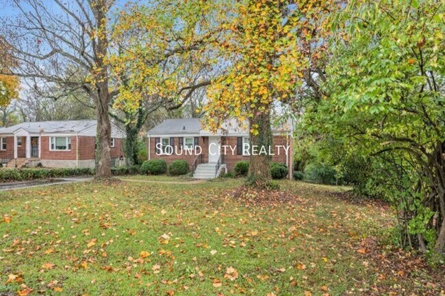 Building Photo - 2820 St Edwards Dr