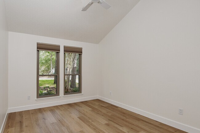 Building Photo - 21 N Mossrock Rd