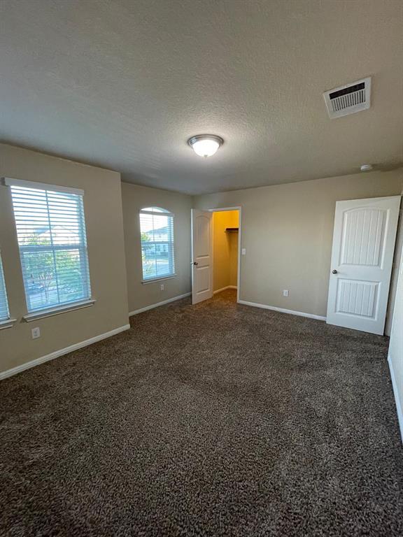 Building Photo - 404 Crater Lake Dr