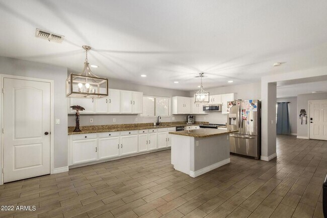 Building Photo - 9124 W Elm St