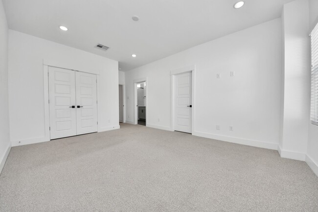 Building Photo - 318 Neyland St