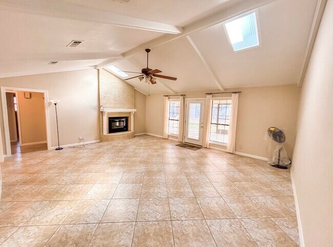 Building Photo - 105 Bluebird Cir