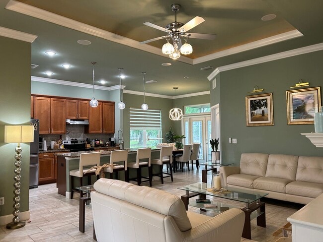 Building Photo - Elegant 3/2 in Oakmont