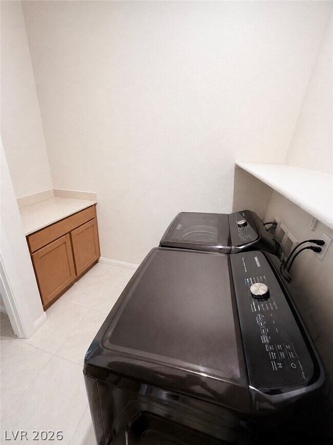 Building Photo - 684 Ambridge Dr