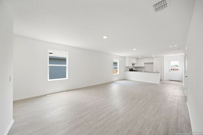 Building Photo - 1422 Laima Curve