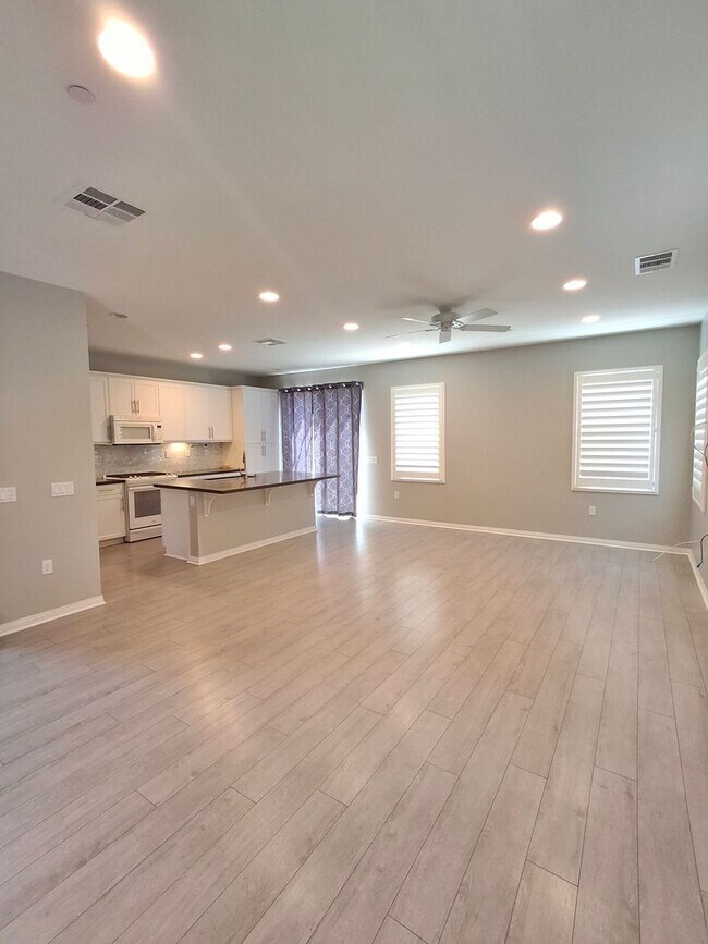 Building Photo - MUST SEE!!! Newer construction build w/ fixed SDGE Bill! Central A/C and Heat!