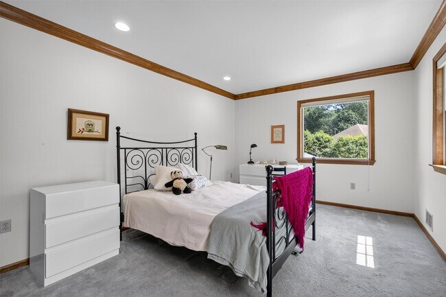 Building Photo - 92 Brook Hollow Dr