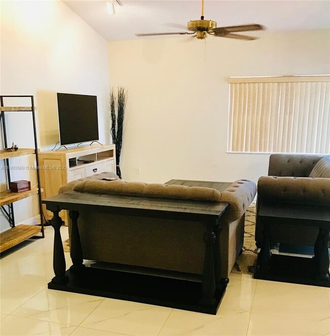 Building Photo - 15025 Brighton Ln