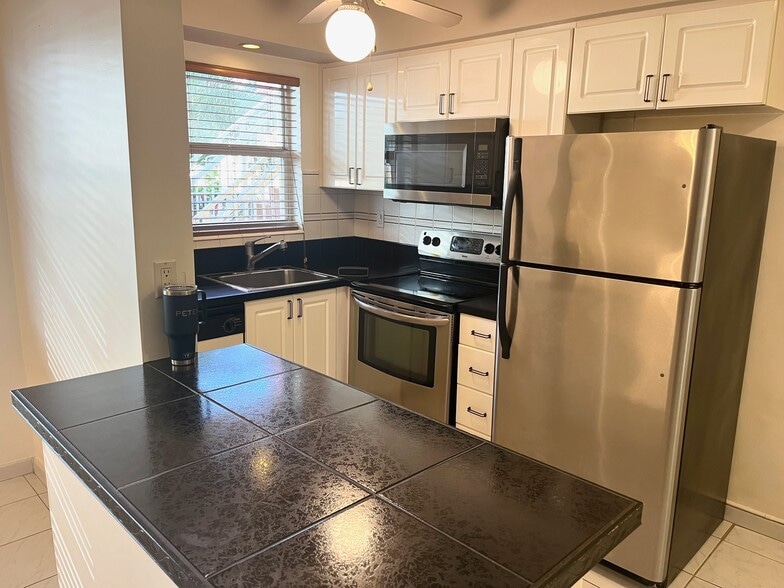 Building Photo - 2121 N Ocean Blvd