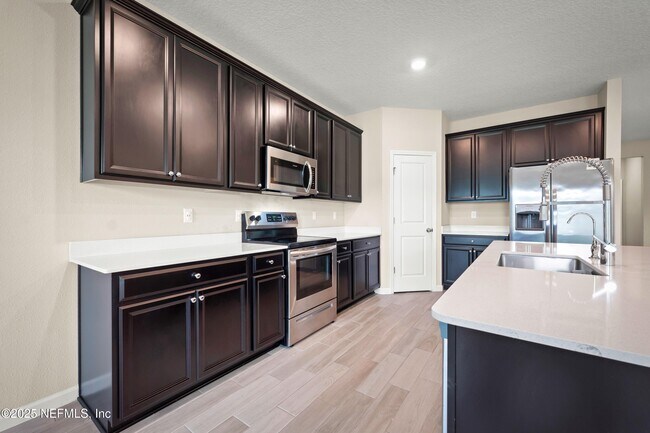 Building Photo - 2134 Major Oak St