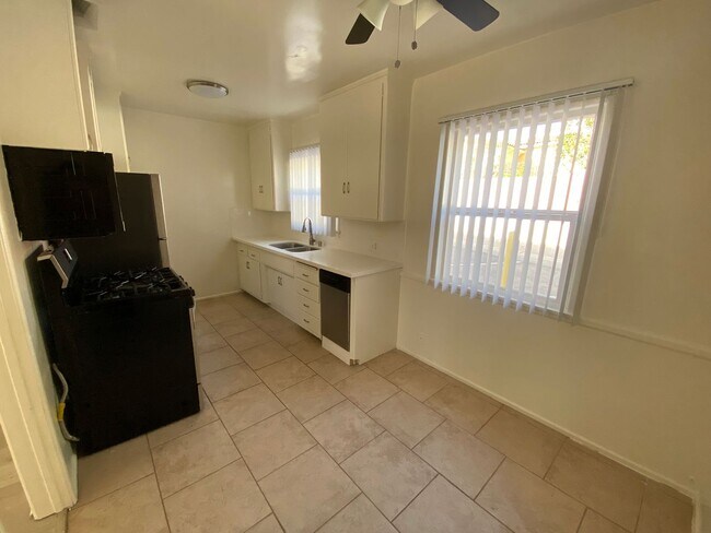 Interior Photo - 5563 W Pico Blvd