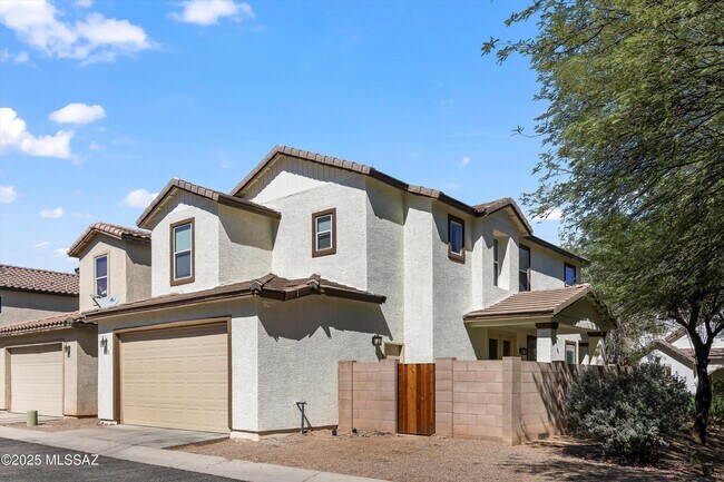 Building Photo - 2732 N Neruda Ln