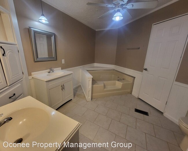 Building Photo - 3 br, 2 bath House - 169 S. Spring Road SE