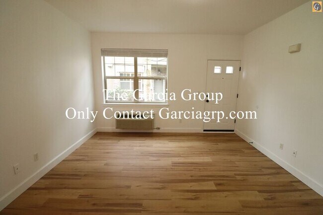 Building Photo - 765 NE Adwick Dr