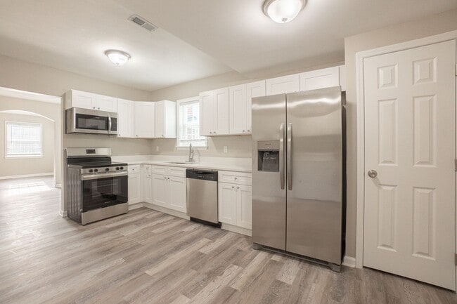 Building Photo - Welcome to this beautiful newly renovated ...