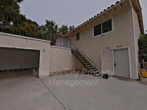 Building Photo - 916 San Andres St