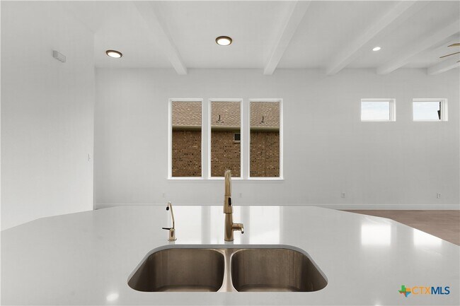 Building Photo - 746 Faith Dr