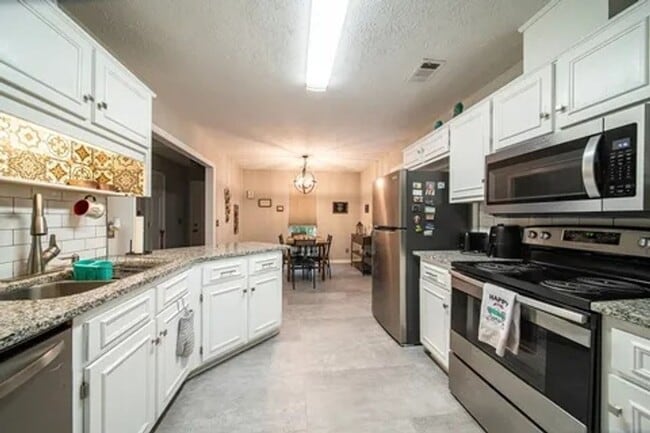 Building Photo - Charming 3BR House in Columbus