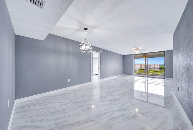 Building Photo - 1100 Saint Charles Pl