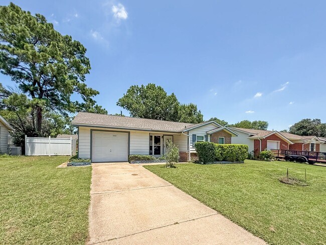 Building Photo - Charming Updated Home in Prime Irving Loca...