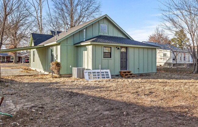 Building Photo - 117 S Vann St