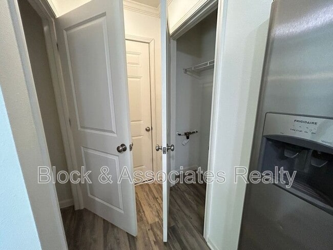Building Photo - 3723 Shepway Loop