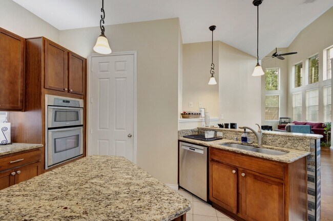 Building Photo - Richardson Townhome