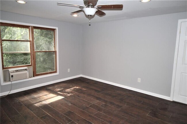 Building Photo - 2054 E Roxboro Rd NE