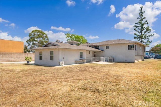 Building Photo - 1345 S Jellick Ave