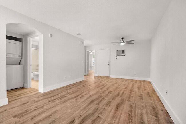 Building Photo - Fully Renovated 2-Bedroom Condo - Everything is NEW!