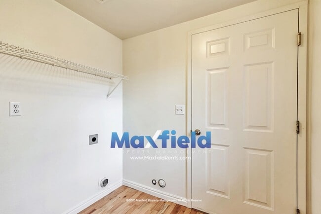 Building Photo - 3 BD 2 BA 1 GAR Townhouse - Taylorsville Utah