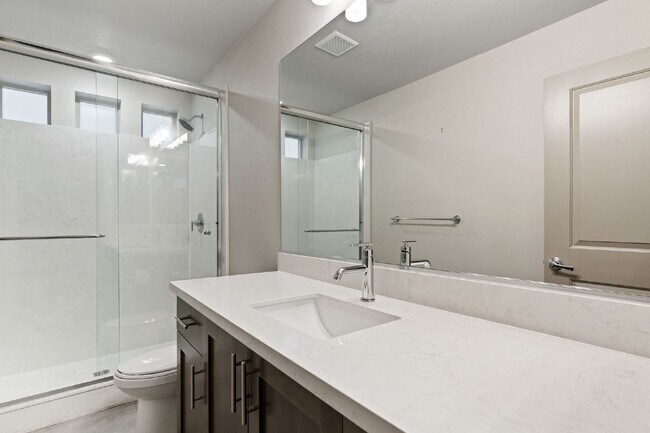 Building Photo - stunning 3-bedroom, 2.5-bathroom Tri Level Home