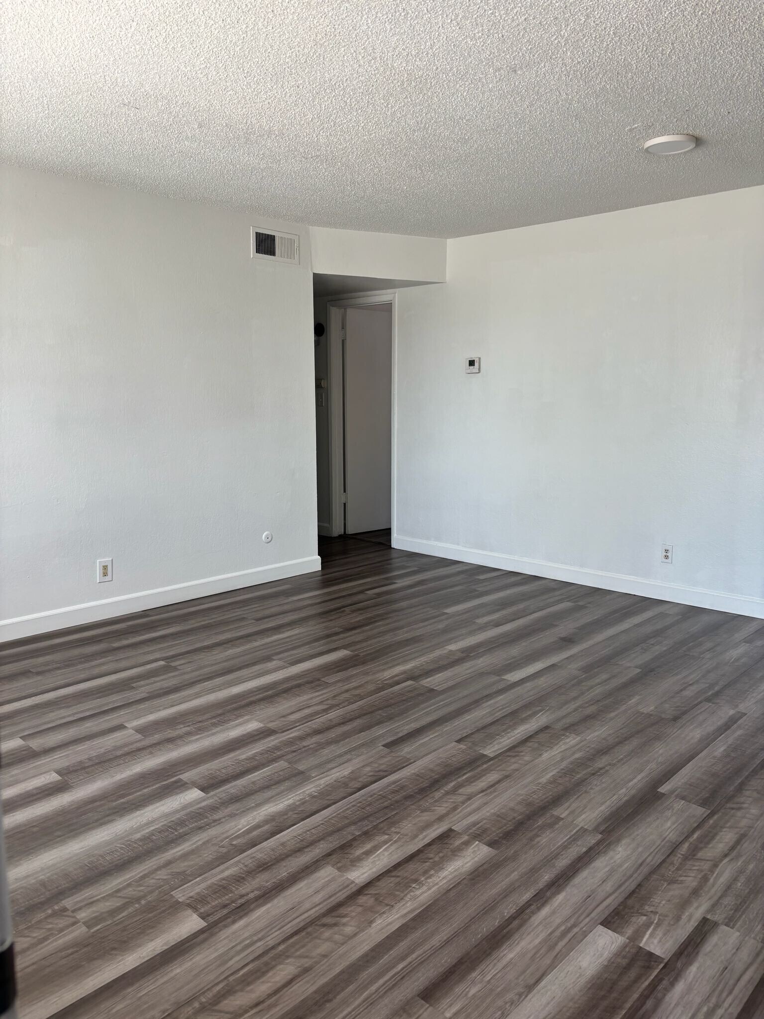 Building Photo - 3307 E Fairmont Ave