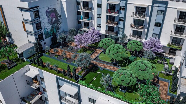 Building Photo - 425-475 E Atlantic Blvd