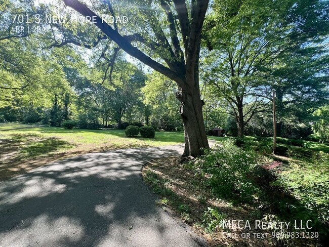 Building Photo - 701 S New Hope Rd