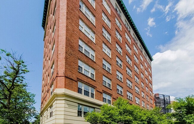Building Photo - 534 Beacon St