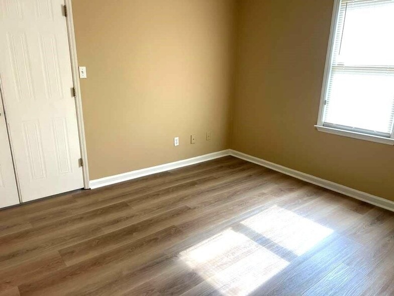 Building Photo - 8034 S Bay Ct