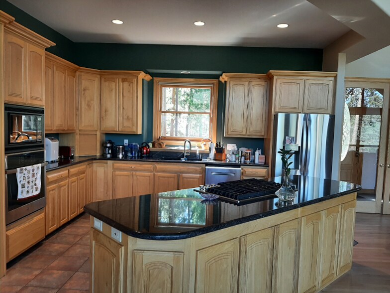 Building Photo - 464 Silver Cir
