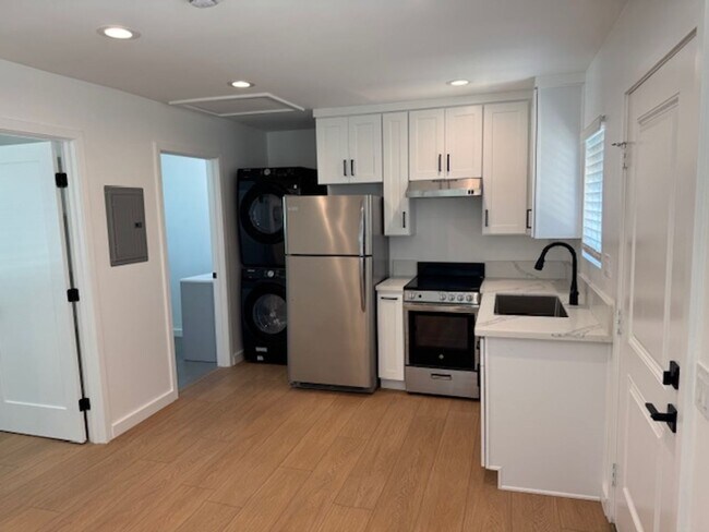 Building Photo - 5300 Glasgow Ct