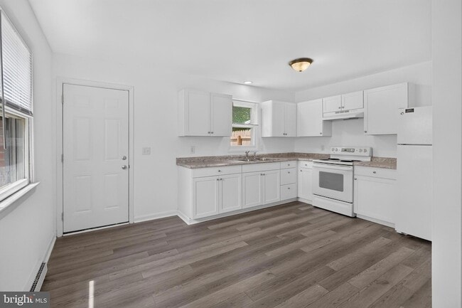Building Photo - 351 Calvert St