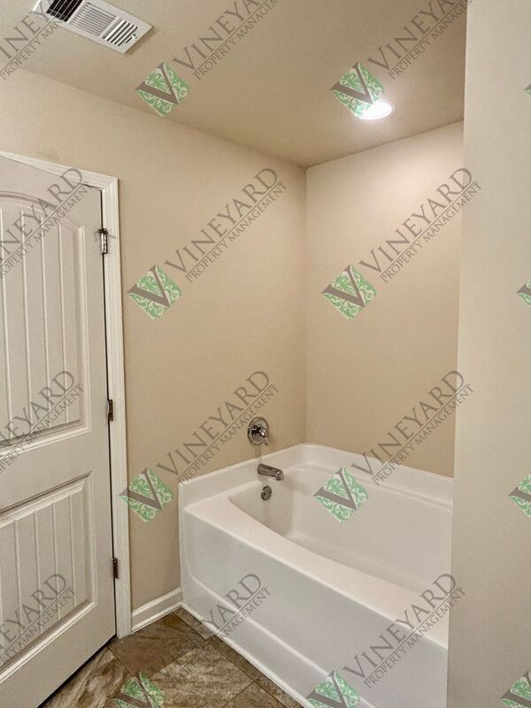 Building Photo - 401 Franklin Ln